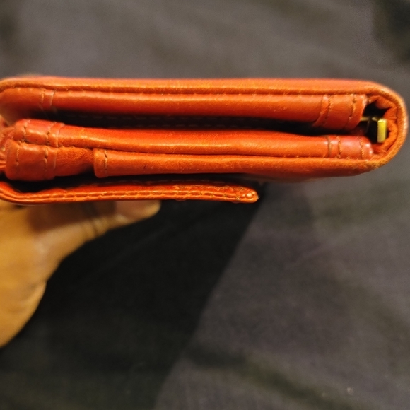 Fossil Crimson Red Leather Ellis Clutch. Double Snap closure front - Picture 11 of 14